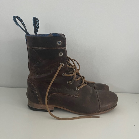 Brown lace up John Fluevog boots - Picture 2 of 4